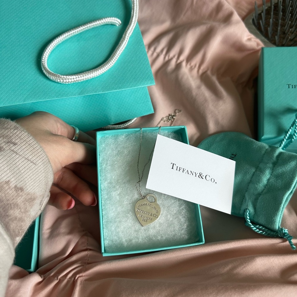 Tiffany and co medium pendant necklace